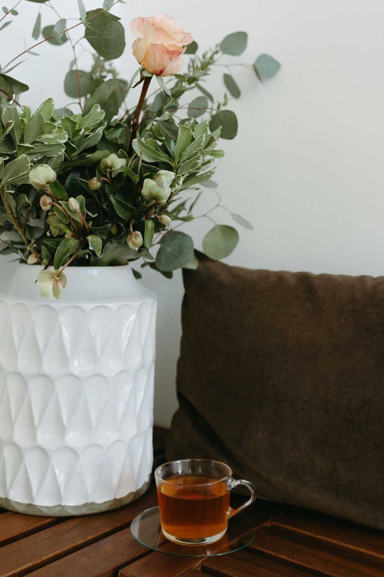 tea with a bouquet of flowers